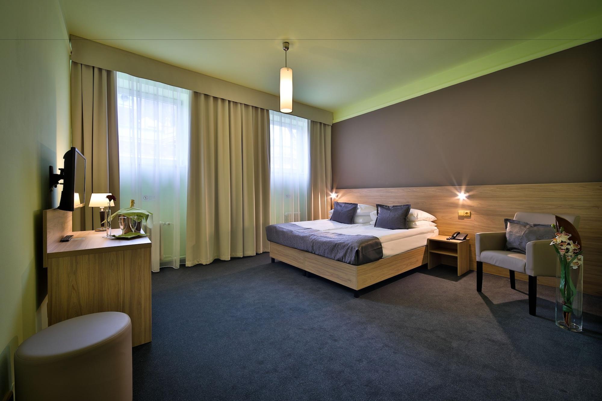 Atlantic Hotel Praga Esterno foto